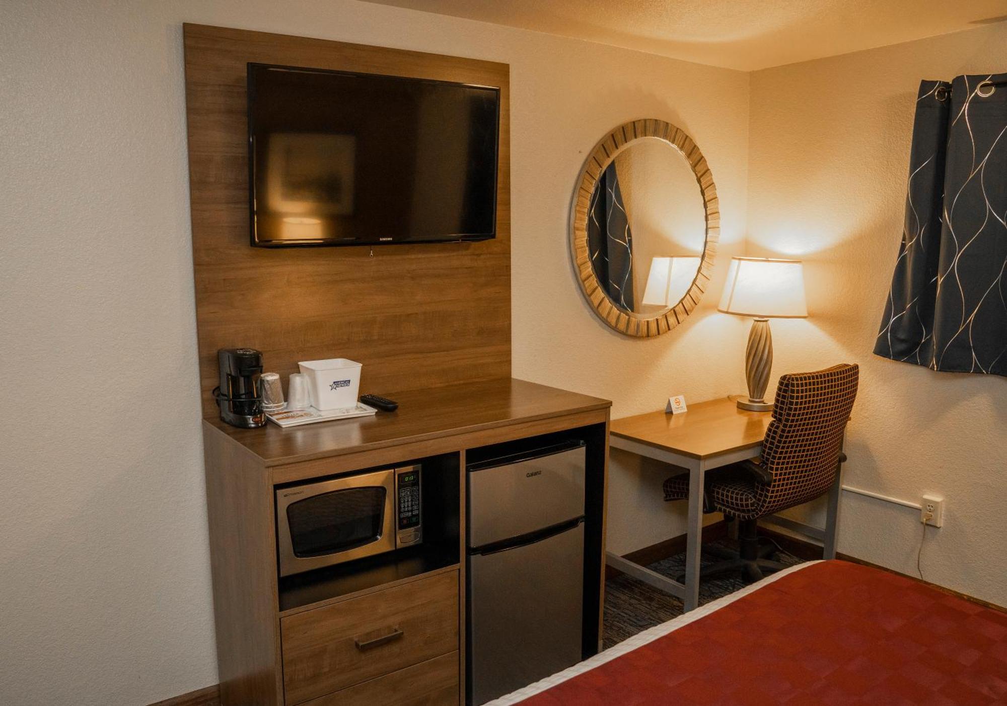 Americas Best Value Inn Lynnwood Bagian luar foto