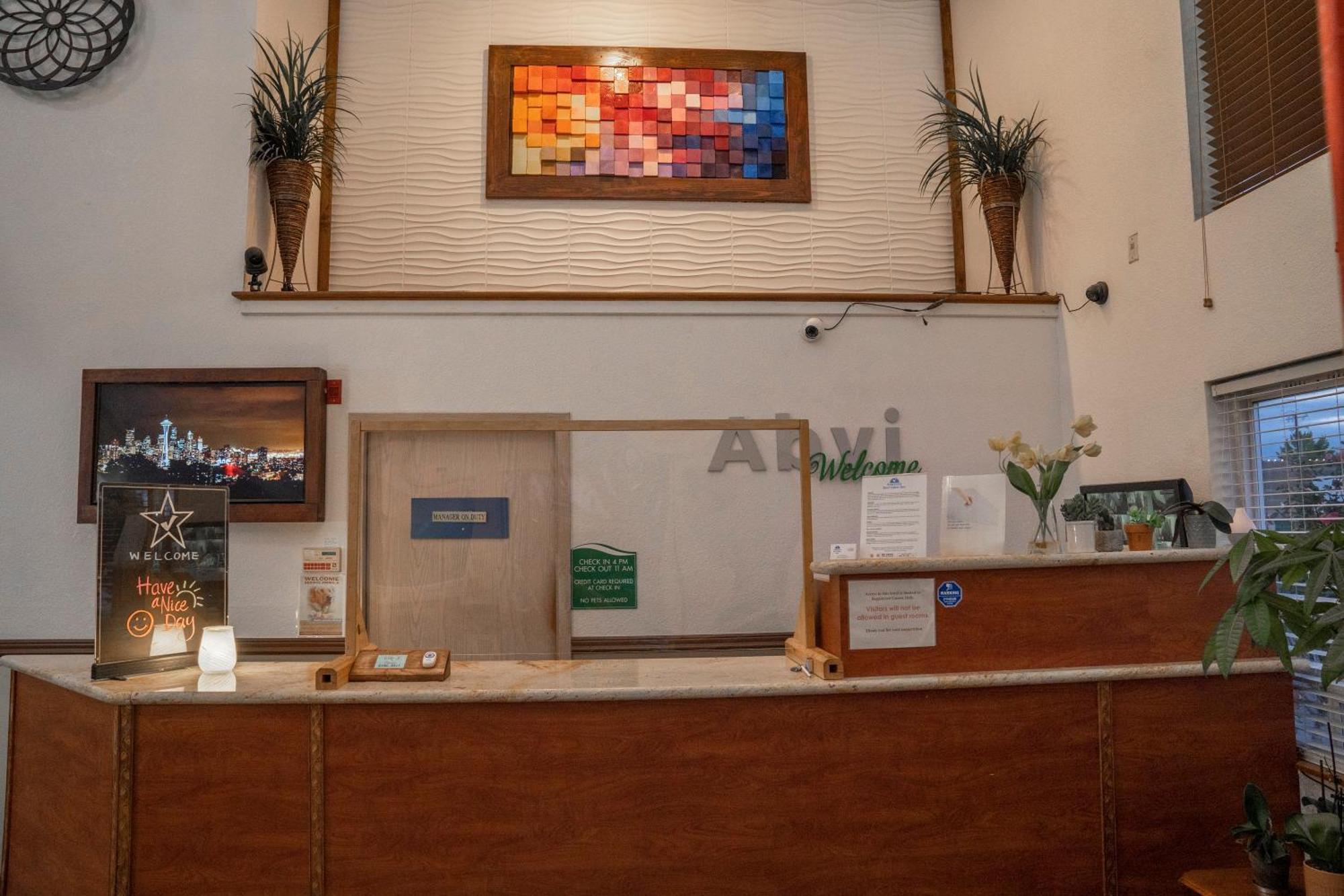 Americas Best Value Inn Lynnwood Bagian luar foto