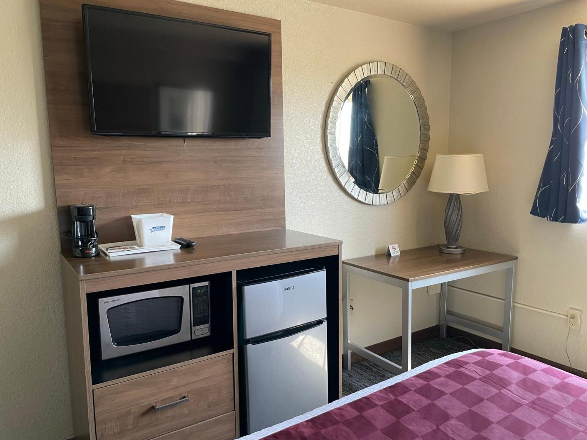 Americas Best Value Inn Lynnwood Bagian luar foto