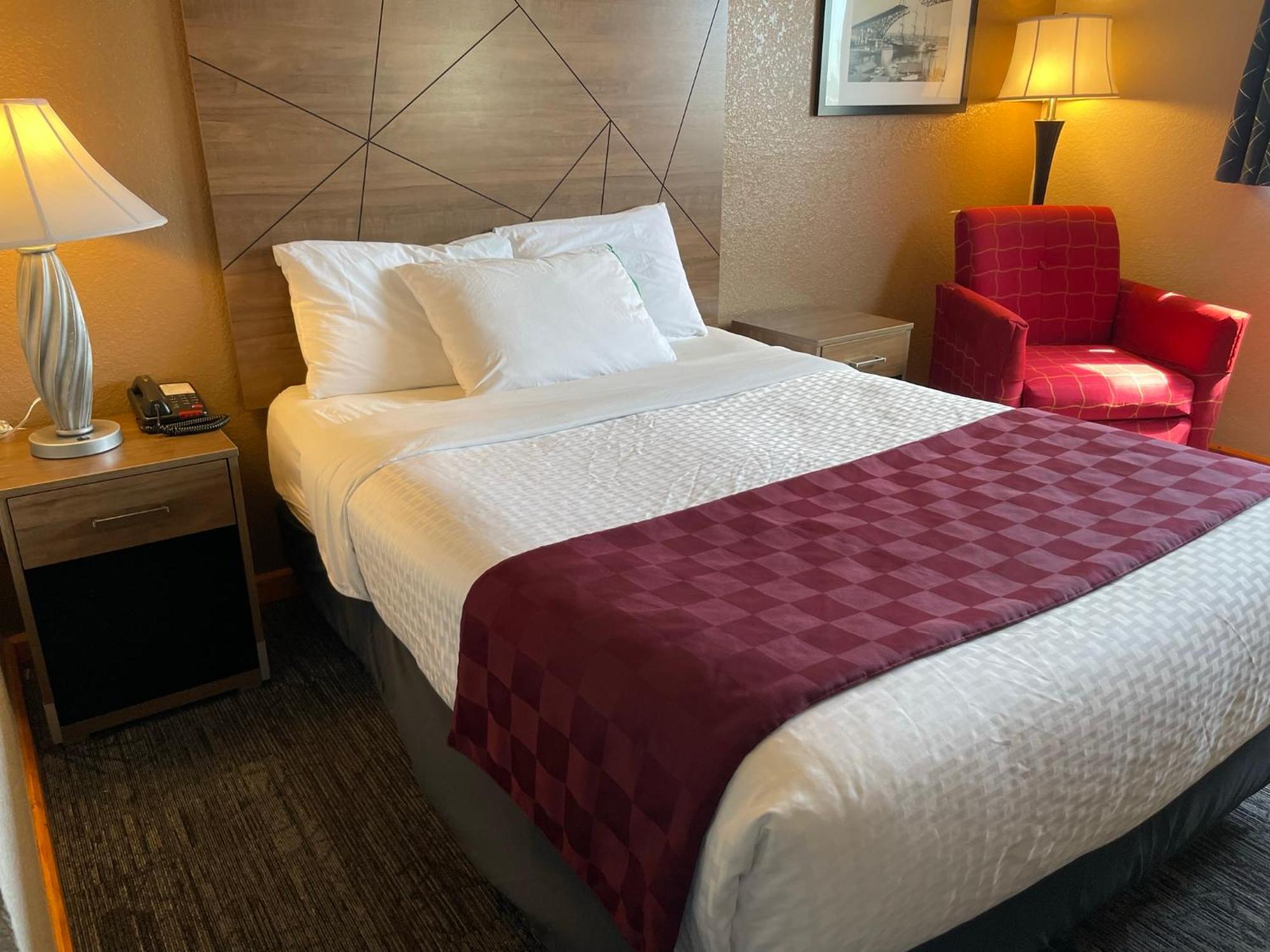Americas Best Value Inn Lynnwood Bagian luar foto