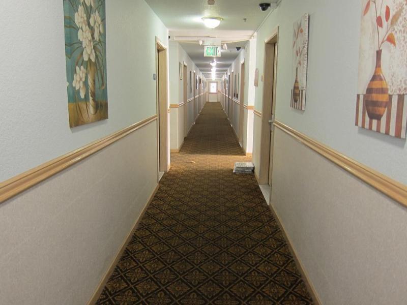 Americas Best Value Inn Lynnwood Bagian luar foto