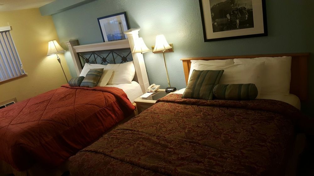 Americas Best Value Inn Lynnwood Bagian luar foto