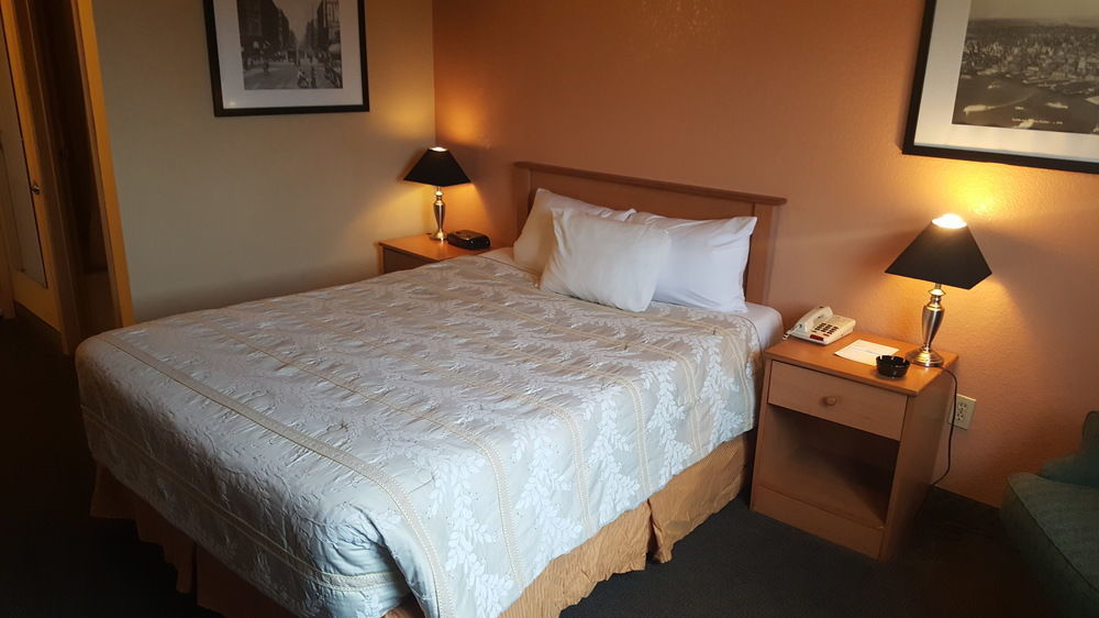 Americas Best Value Inn Lynnwood Bagian luar foto