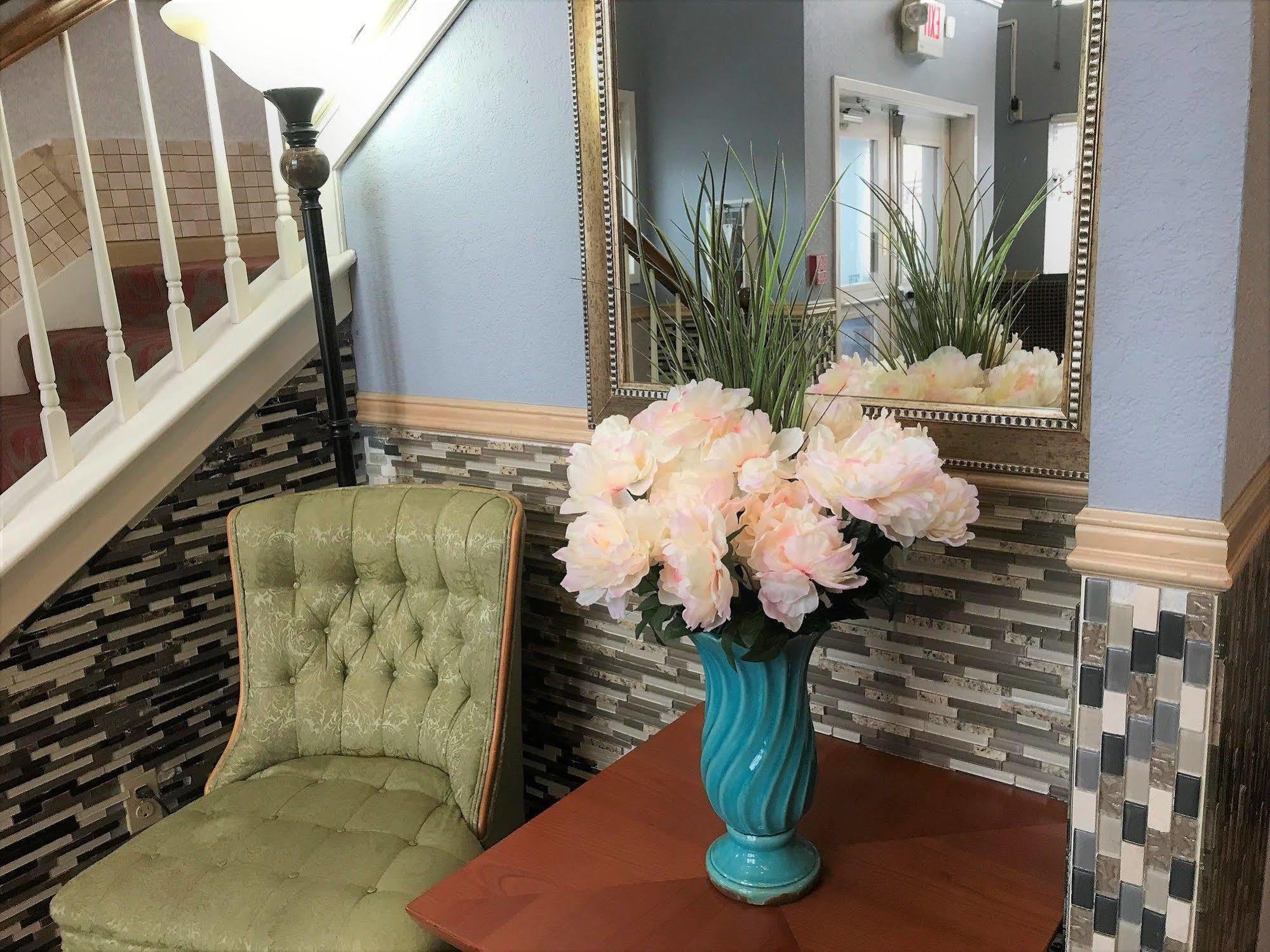 Americas Best Value Inn Lynnwood Bagian luar foto